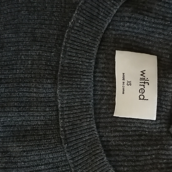 PRICE DROP! Aritzia Balzac Sweater - Picture 4 of 7